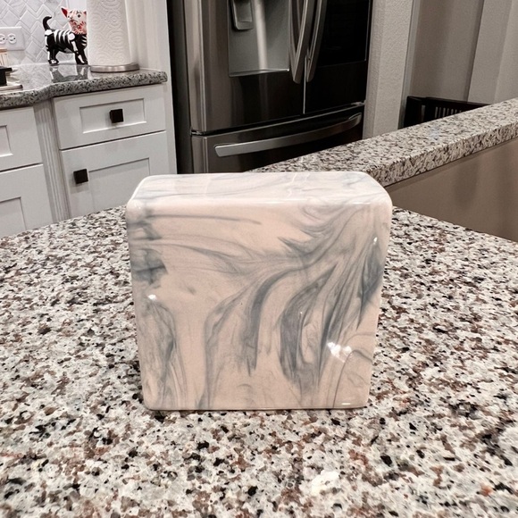 Rae Dunn BE KIND Desk Plaque Sign - Picture 11 of 12